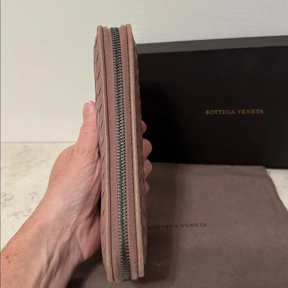 Bottega Veneta Intrecciato Leather zippy wallet in Mauve Full Inclusion - Picture 5 of 15